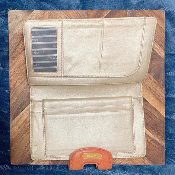 Mimics travel wallet - Picture 3 of 13